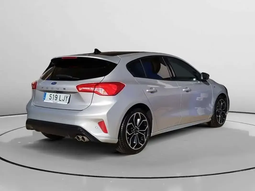 Usado Ford Focus ST-Line 125 CV (91 kW) 2020 Gris Utilitario