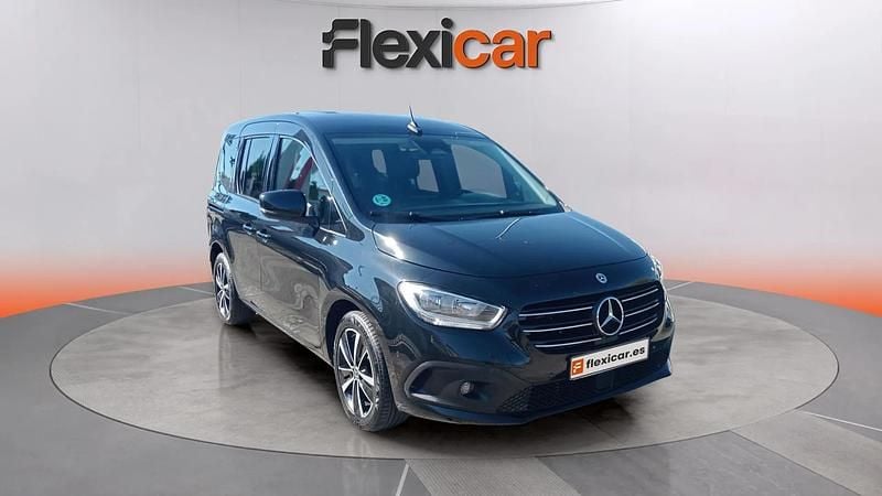 Usado Mercedes T180 116 CV (85 kW) 2023 Negro Monovolumen