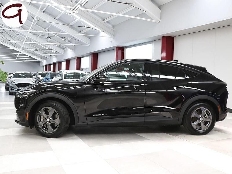 Begagnad Ford Mustang Mach-E 216 kW (294 HK) 2022 Svart SUV