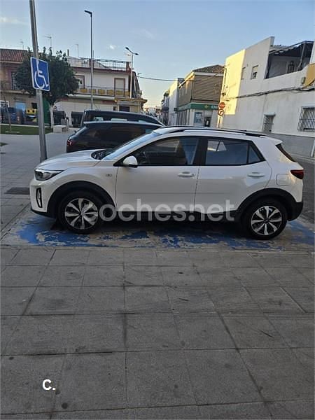 Usado Kia Stonic GT-Line 100 CV (73 kW) 2024 Blanco SUV