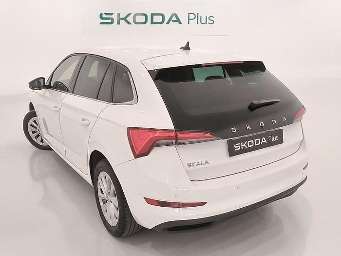 Blanco Usado 2024 Skoda Scala Ambition Utilitario | 16.500 € (Buen precio) - Imagen 1/4