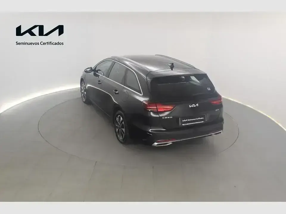 Usado Kia Ceed 141 CV (103 kW) 2025 Negro Utilitario