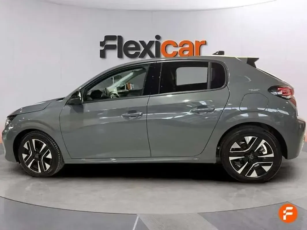 Usado Peugeot 208 Allure 101 CV (74 kW) 2025 Gris Utilitario