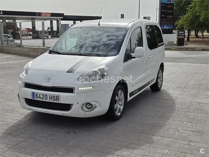 Usado Peugeot Partner Tepee Style 92 CV (67 kW) 2013 Blanco Monovolumen