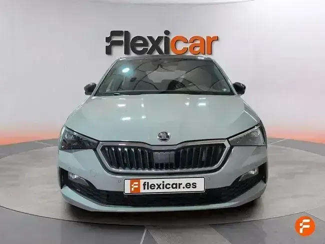 Usado Skoda Scala Sport 150 CV (110 kW) 2021 Gris Utilitario