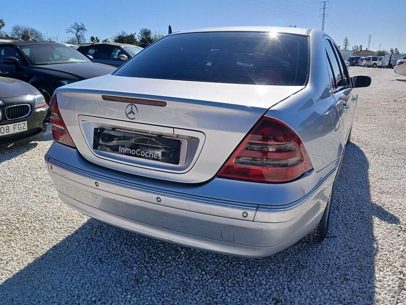 Usado Mercedes C220 Elegance 125 CV (91 kW) 2000 Gris Berlina