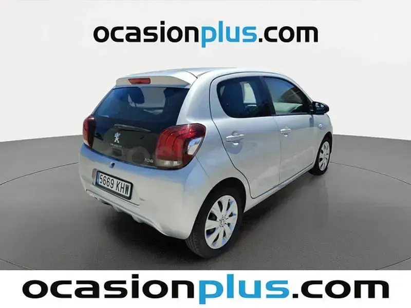 Usado Peugeot 108 Active 82 CV (60 kW) 2018 Gris / plata Berlina