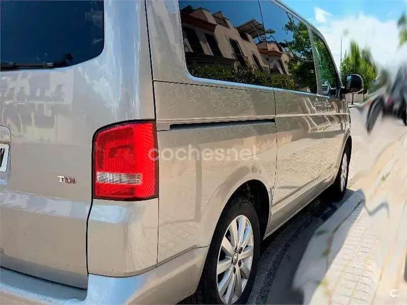Usado VW Multivan Highline 180 CV (132 kW) 2012 Beige Monovolumen