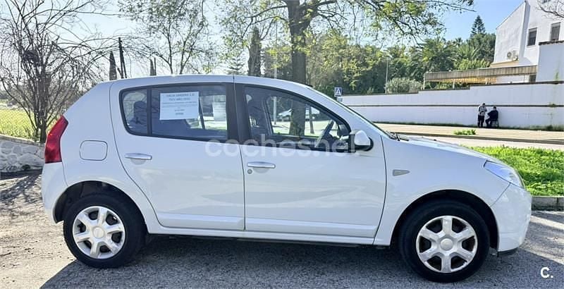 Usado Dacia Sandero Ambiance 75 CV (55 kW) 2010 Blanco Berlina