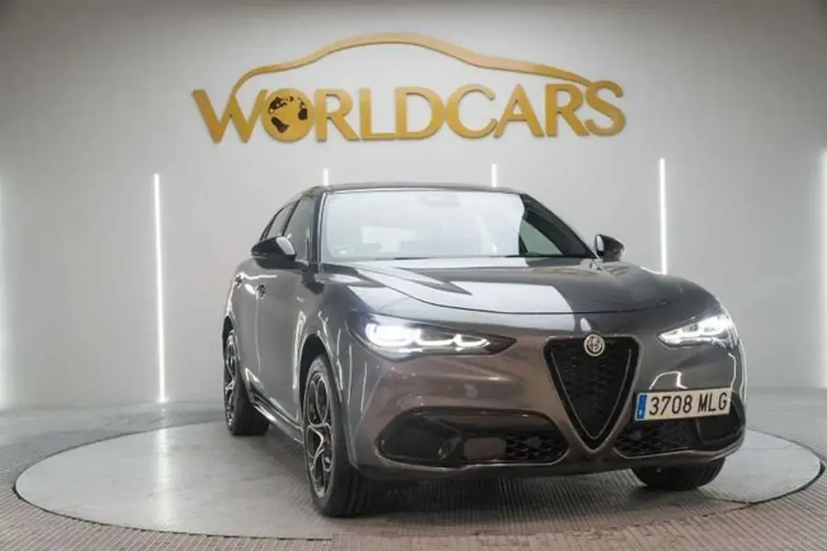 Usado Alfa Romeo Stelvio Veloce 209 CV (153 kW) 2023 Gris SUV