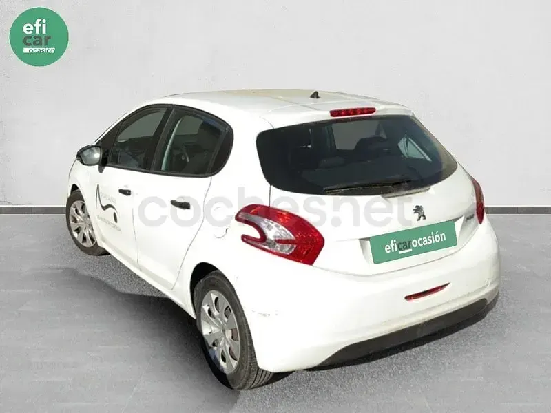 Usado Peugeot 208 Active 75 CV (55 kW) 2015 Blanco Utilitario