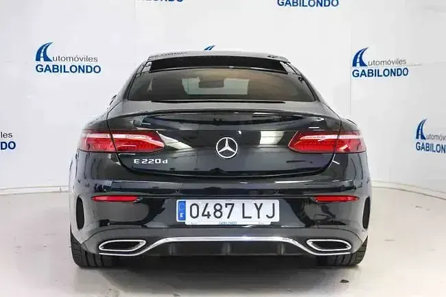 Usado Mercedes E220 194 CV (142 kW) 2022 Gris / plata Coupe