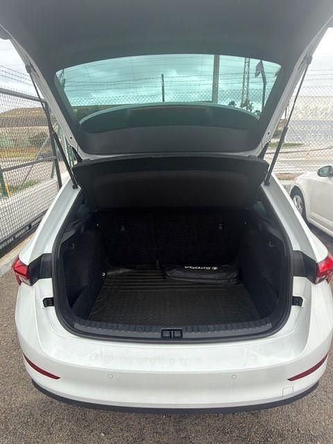Usado Skoda Scala Active 116 CV (85 kW) 2020 Blanco Utilitario