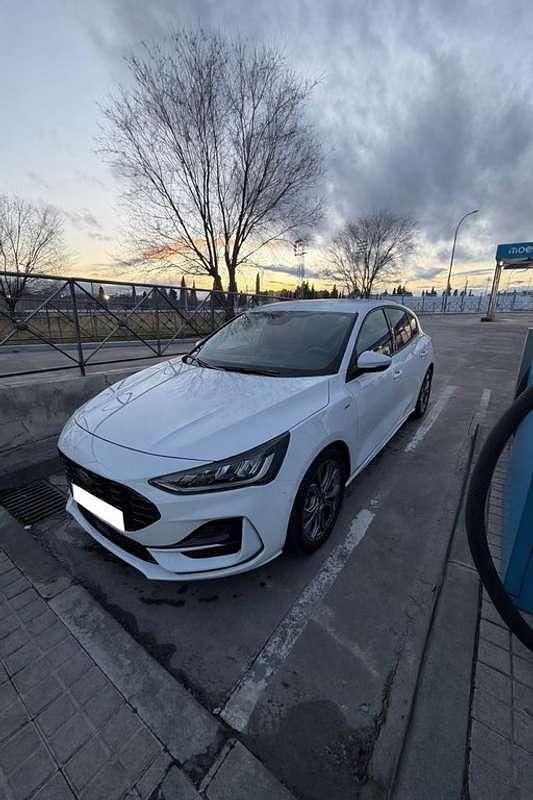 Usado Ford Focus ST-Line 124 CV (91 kW) 2024 Blanco Familiar