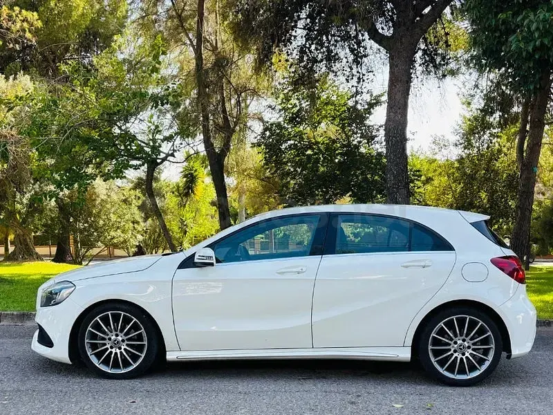 Usado Mercedes A200 150 CV (110 kW) 2019 Blanco Berlina