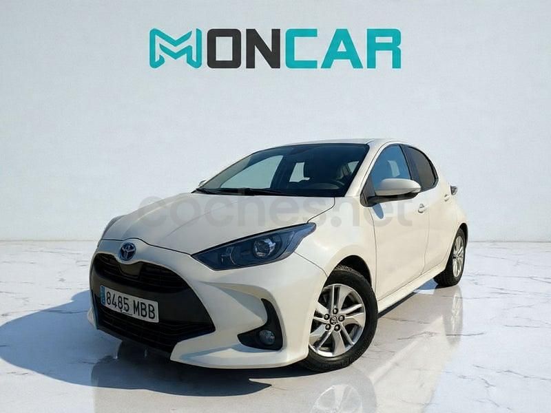 Usado Toyota Yaris Hybrid Style 116 CV (85 kW) 2022 Blanco Berlina