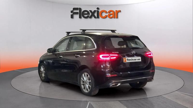 Usado Mercedes B200 163 CV (119 kW) 2021 Negro Monovolumen