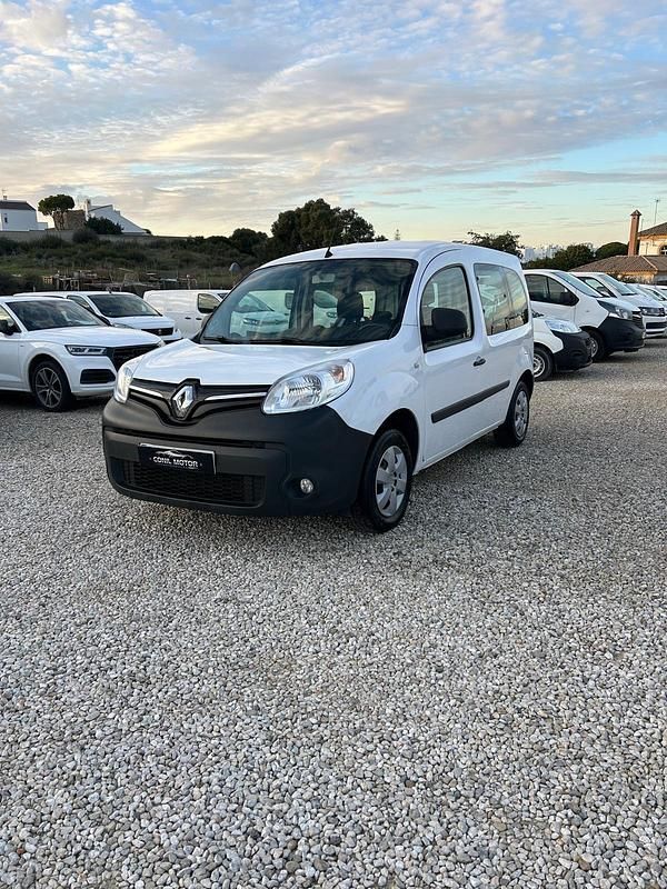Usado Renault Kangoo 95 CV (69 kW) 2021 Blanco Familiar