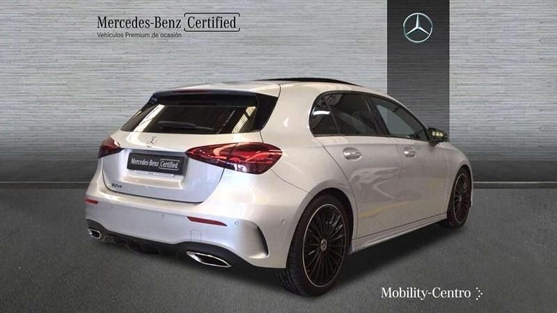 Usado Mercedes A180 109 CV (80 kW) 2024 Gris Utilitario