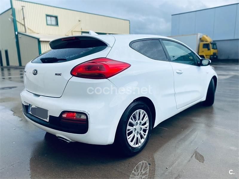 Usado Kia Ceed GT 110 HP (80 kW) 2014 Branco Sedan