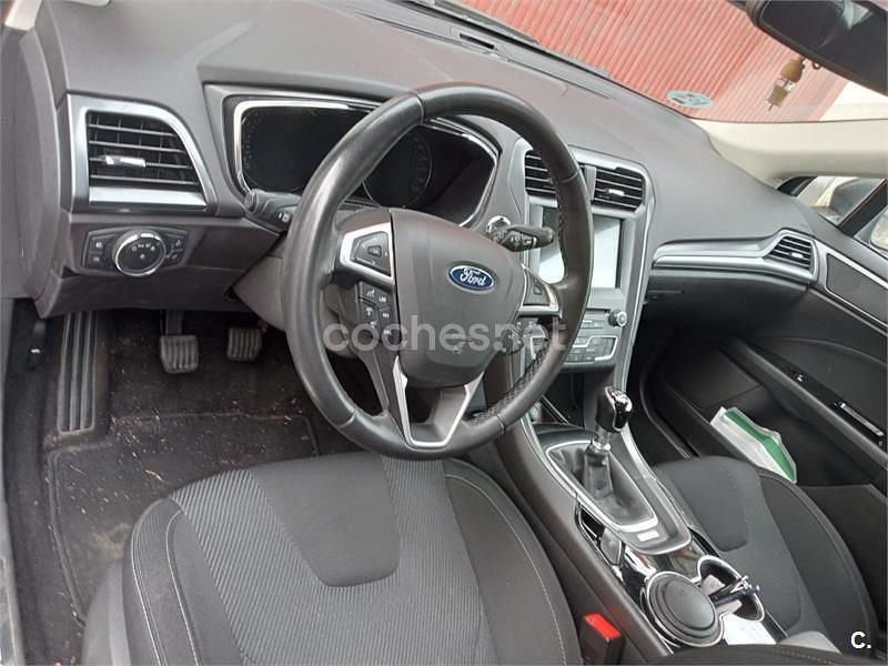 Usado Ford Mondeo Titanium 160 CV (117 kW) 2016 Gris / plata Berlina