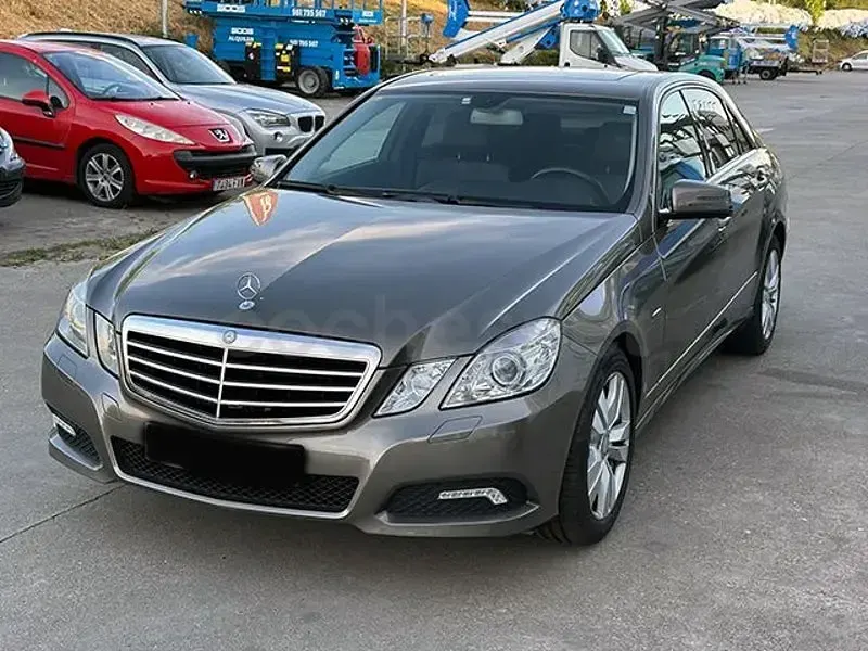 Usado Mercedes E250 Avantgarde 204 CV (150 kW) 2010 Naranja Berlina