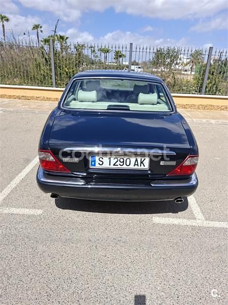 Usado Jaguar XJ8 Executive 290 CV (213 kW) 1998 Negro Berlina