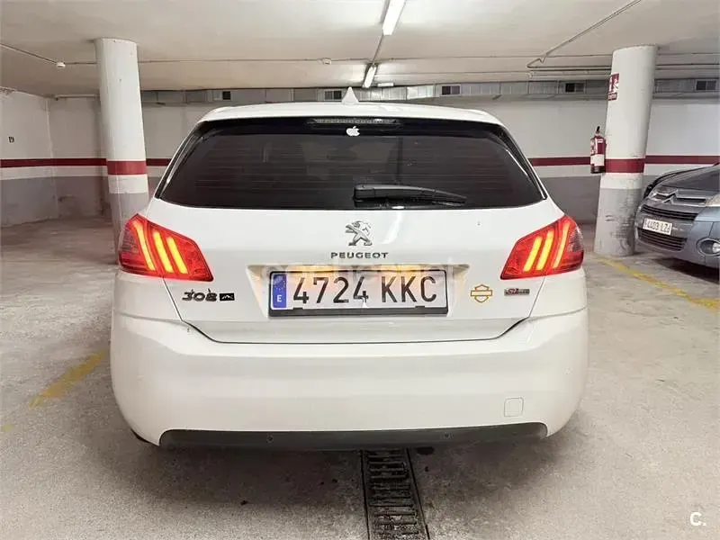 Usado Peugeot 308 Active 110 CV (80 kW) 2018 Blanco Berlina