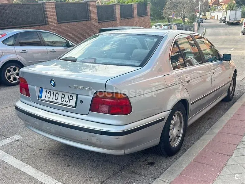 Usado BMW 523 170 CV (125 kW) 1997 Gris / plata Berlina
