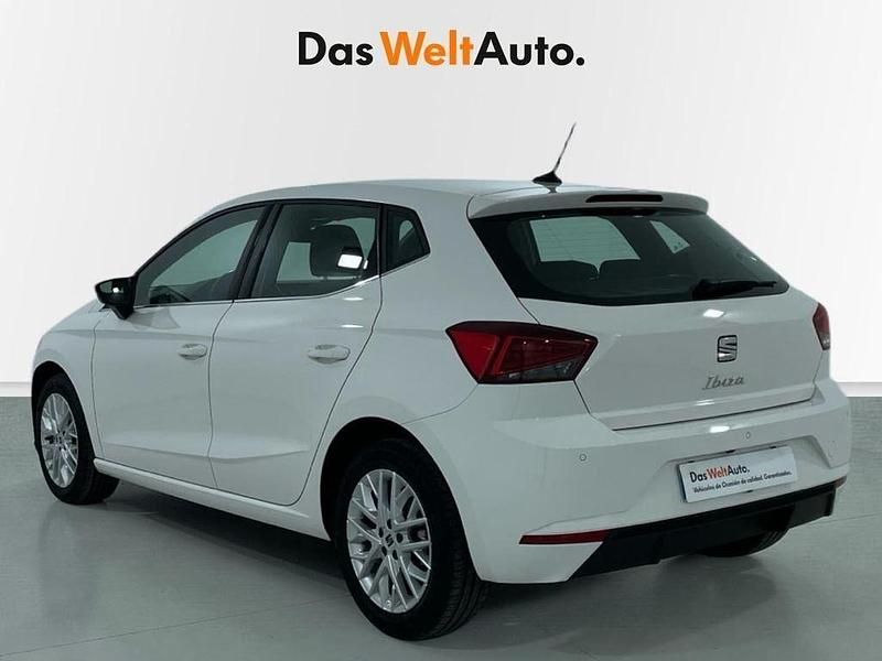 Usado Seat Ibiza XCELLENCE 110 CV (80 kW) 2022 Blanco Berlina