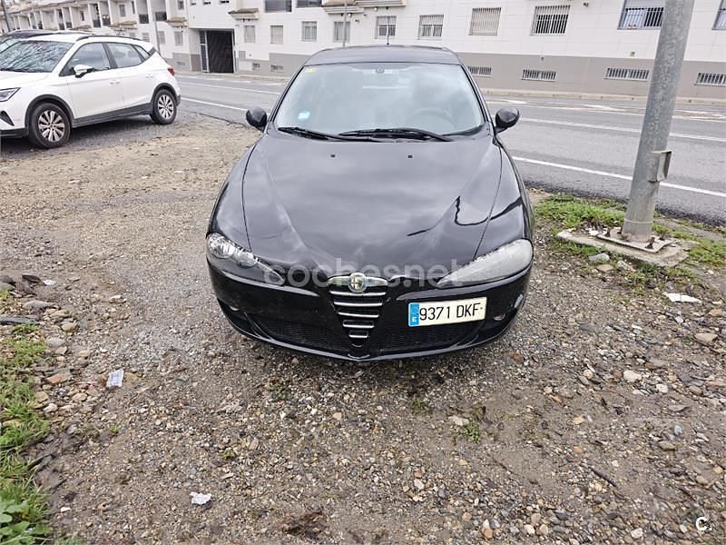Negro Usado 2005 Alfa Romeo 147 Progression Utilitario | 2500 € (Super precio) - Imagen 1/4