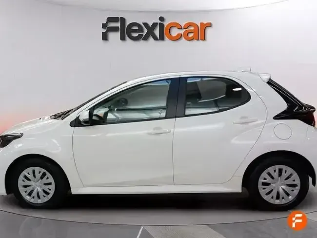 Usado Toyota Yaris Comfort 72 CV (52 kW) 2023 Blanco Utilitario