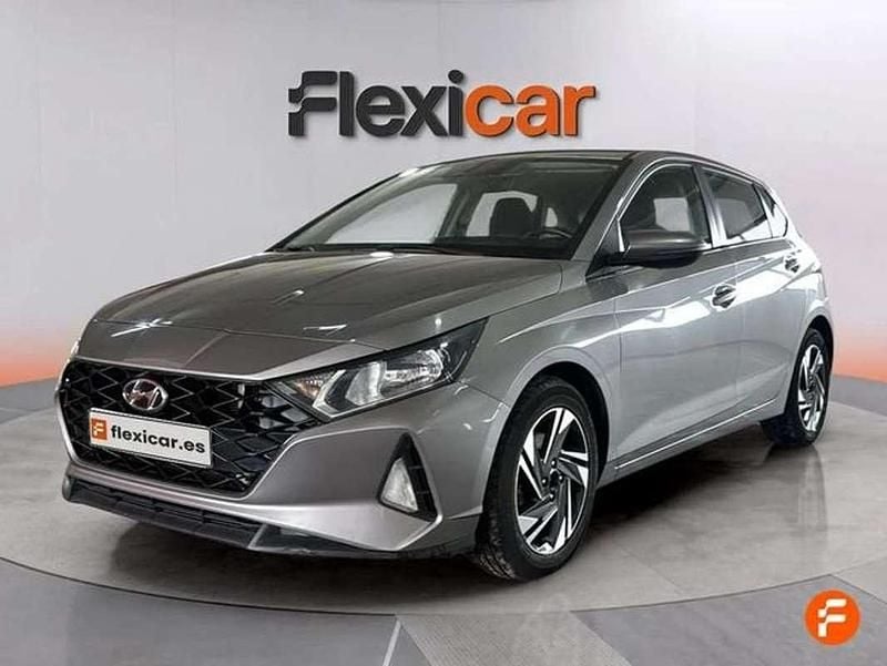 Usado Hyundai i20 101 CV (74 kW) 2021 Gris Utilitario
