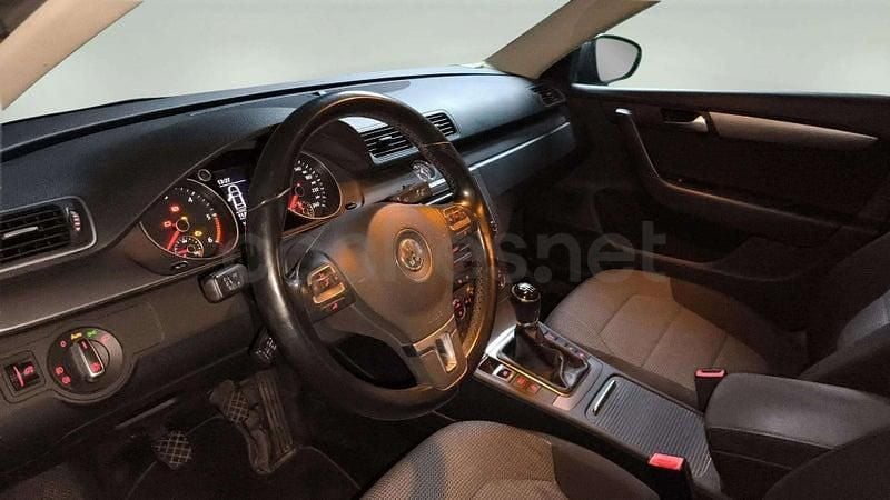 Usado VW Passat Advance 140 CV (102 kW) 2013 Gris / plata Berlina