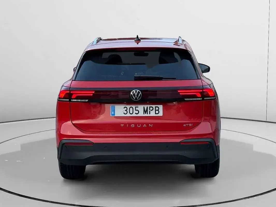 Usado VW Tiguan Life 150 CV (110 kW) 2024 Rojo SUV