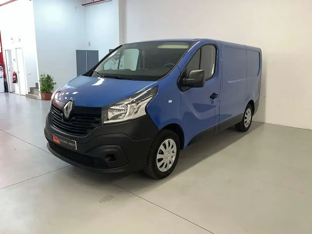 Usado Renault Trafic 120 CV (88 kW) 2018 Azul Monovolumen