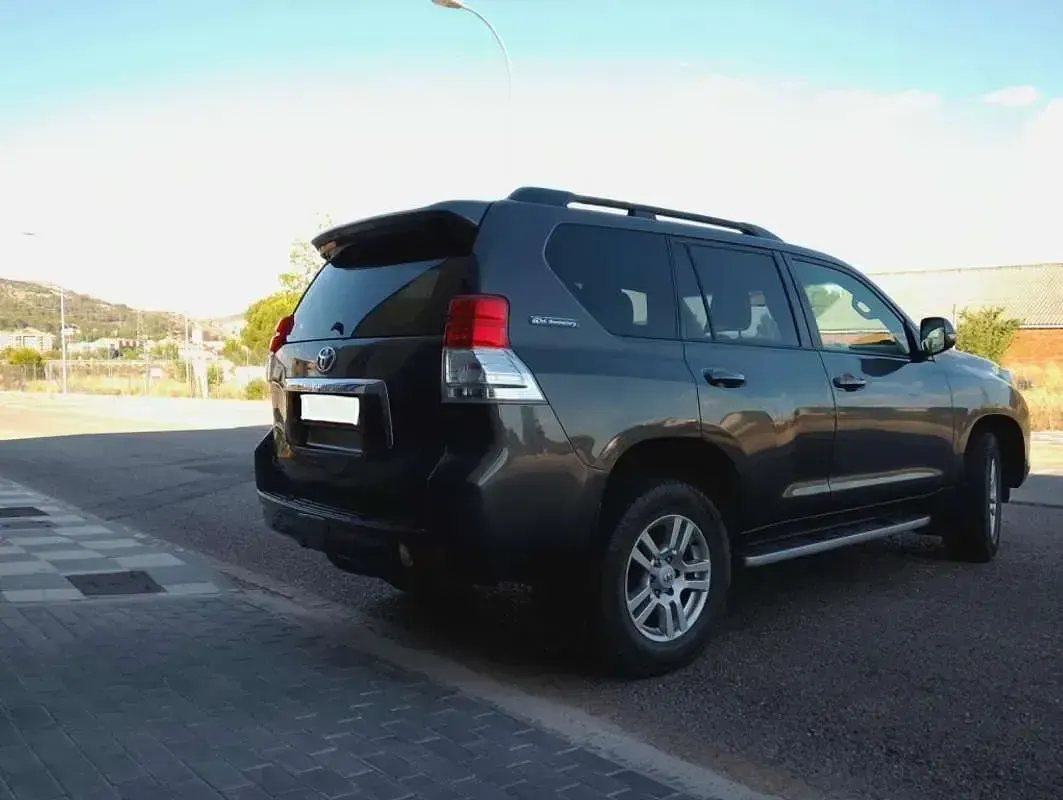 Usado Toyota Land Cruiser 286 CV (210 kW) 2012 Gris SUV
