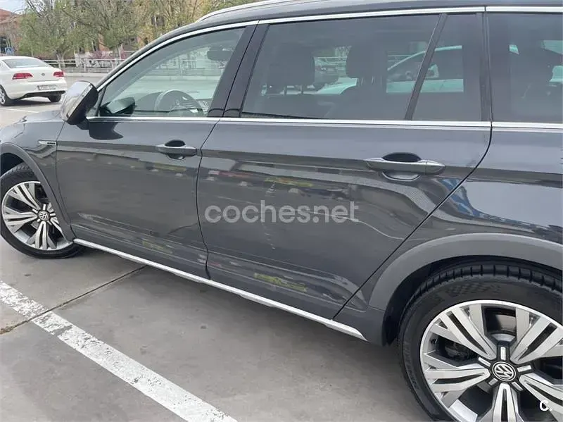 Usado VW Passat Alltrack 240 CV (176 kW) 2016 Gris / plata Familiar
