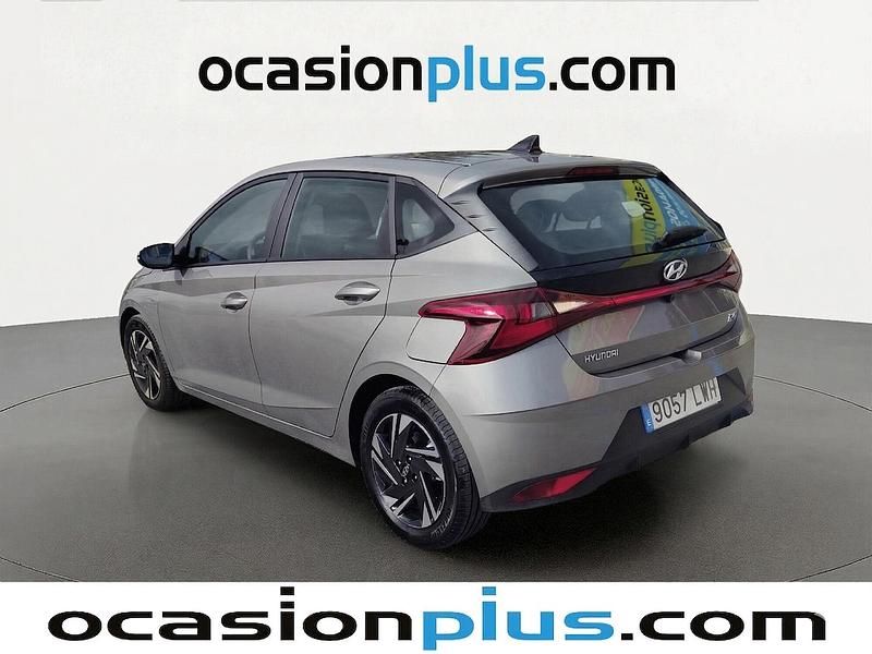 Usado Hyundai i20 100 CV (73 kW) 2022 Gris Utilitario