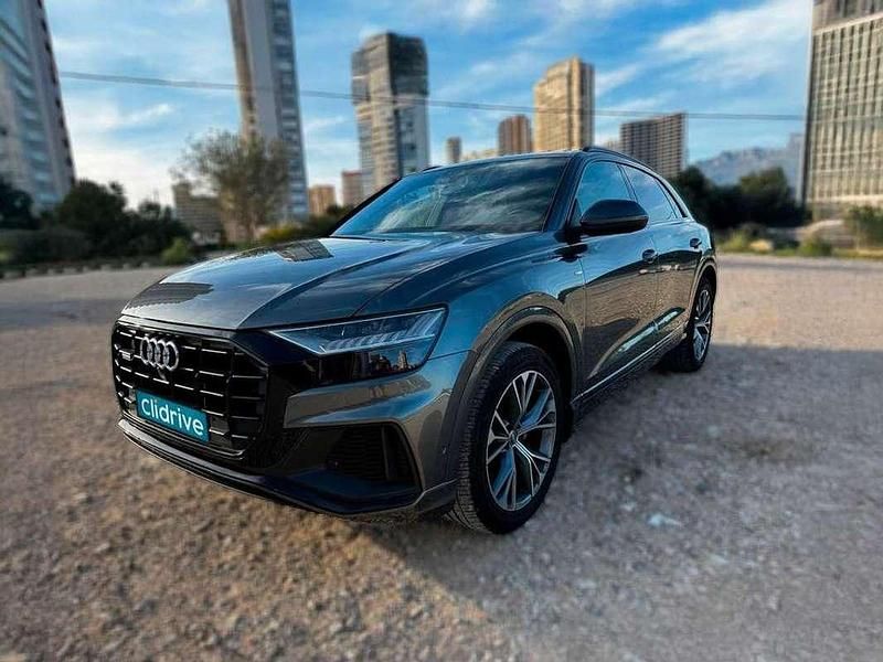 Usado Audi Q8 S-Line 286 CV (210 kW) 2020 Gris SUV