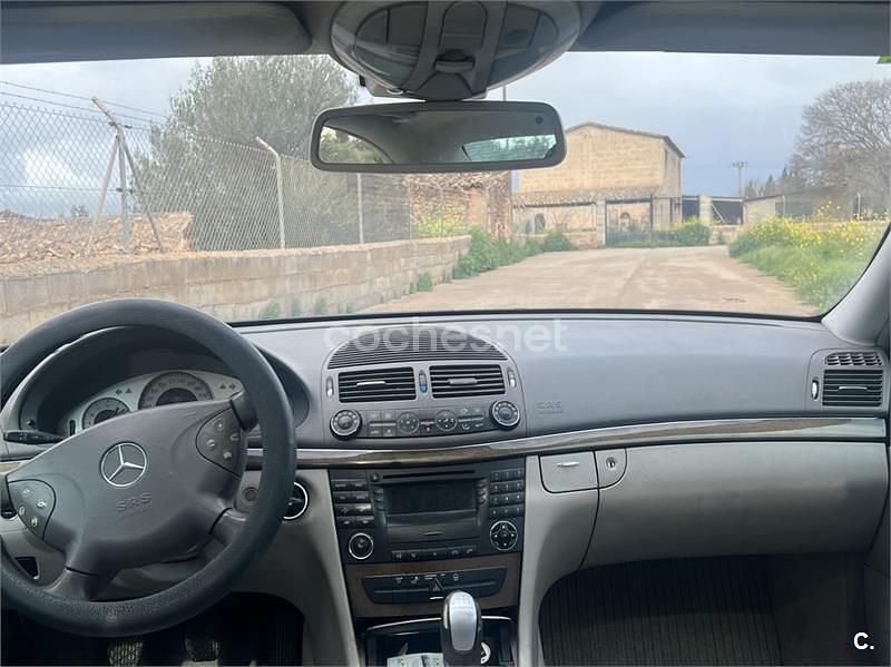 Usado Mercedes E270 Avantgarde 170 CV (125 kW) 2002 Azul Berlina