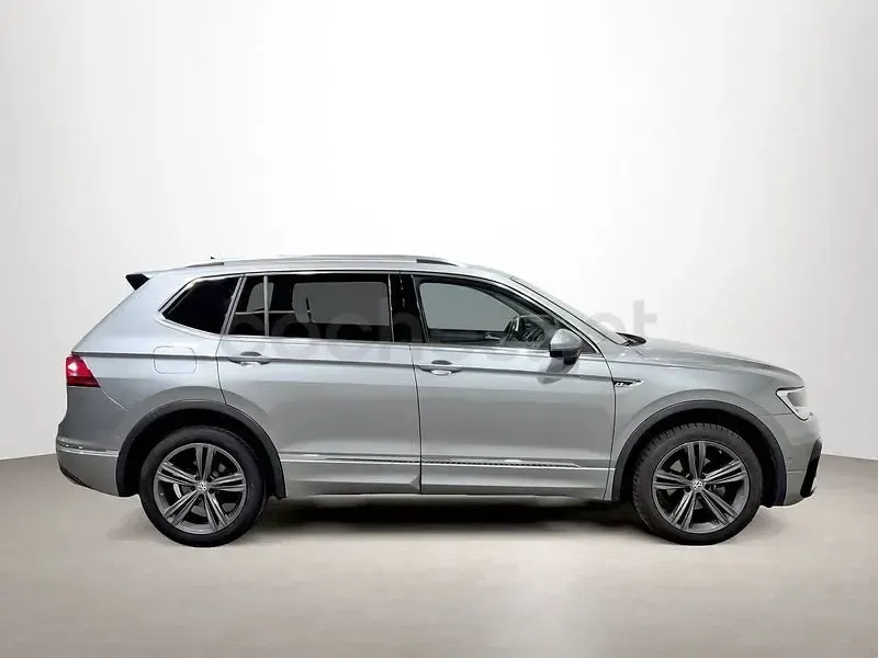 Usado VW Tiguan Allspace Advance 150 CV (110 kW) 2021 Gris / plata SUV