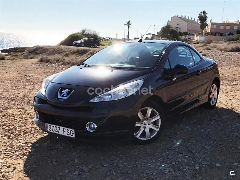 Usado Peugeot 207 CC 110 CV (80 kW) 2007 Negro Descapotable