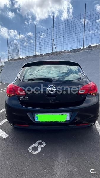 Usado Opel Astra Enjoy 115 CV (84 kW) 2011 Negro Berlina