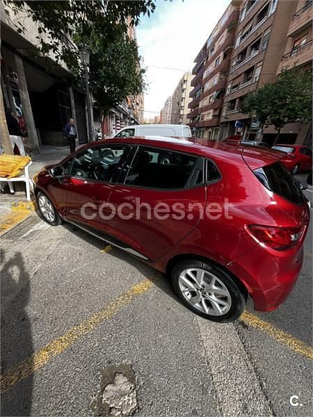 Usado Renault Clio IV LIMITED 76 CV (55 kW) 2019 Granate Berlina