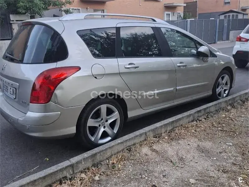 Usado Peugeot 308 SW Premium 110 CV (80 kW) 2008 Blanco Familiar