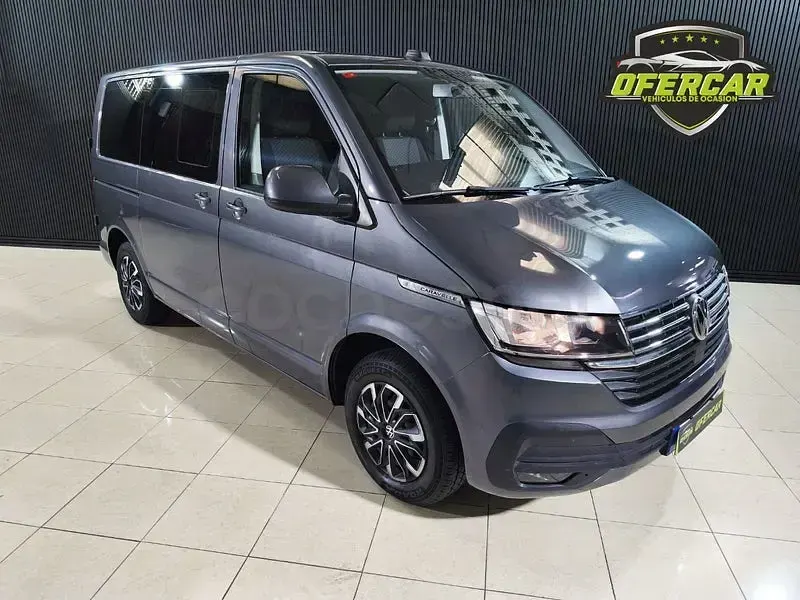 Usado VW Caravelle Trendline 114 CV (83 kW) 2021 Gris / plata Van