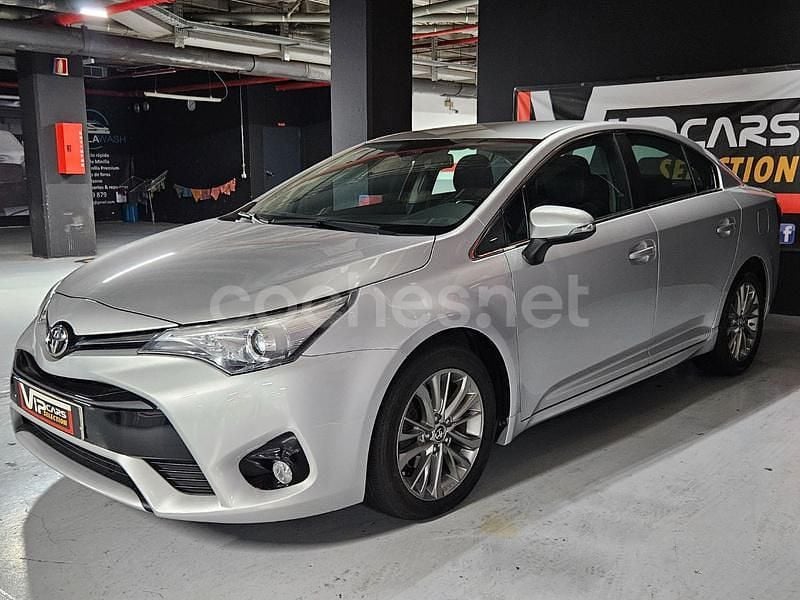Usado Toyota Avensis Advance 112 CV (82 kW) 2016 Gris / plata Familiar