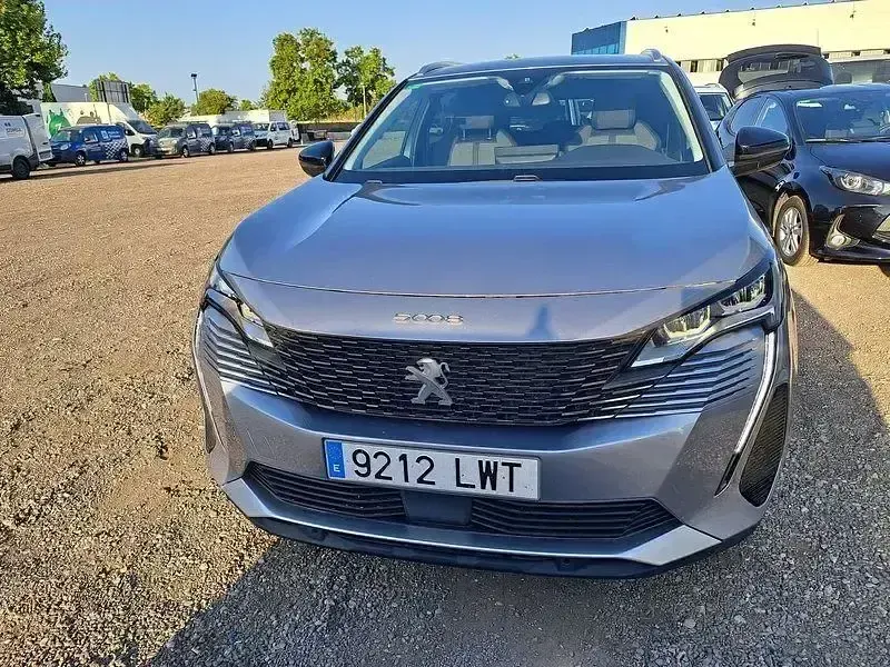 Usado Peugeot 5008 Allure 131 CV (96 kW) 2022 Gris SUV