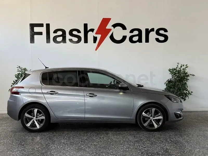 Usado Peugeot 308 Allure 120 CV (88 kW) 2016 Gris / plata Berlina